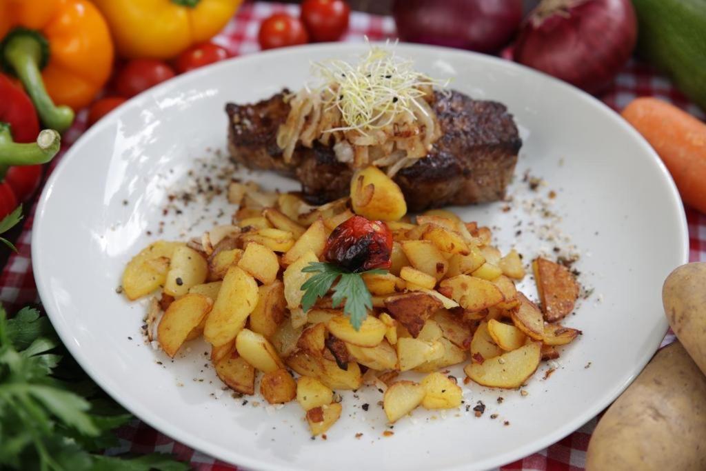 Steak mit Bratkartoffeln